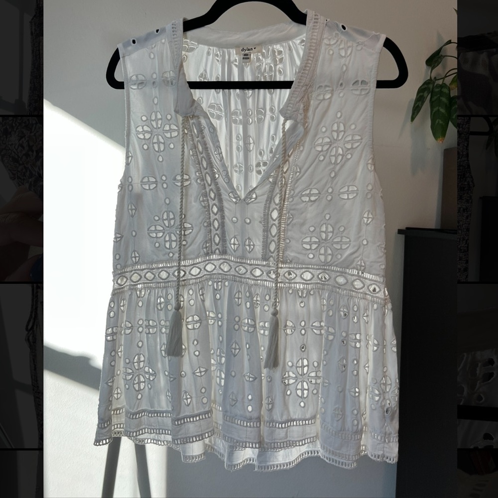 Dylan eyelet top size Small